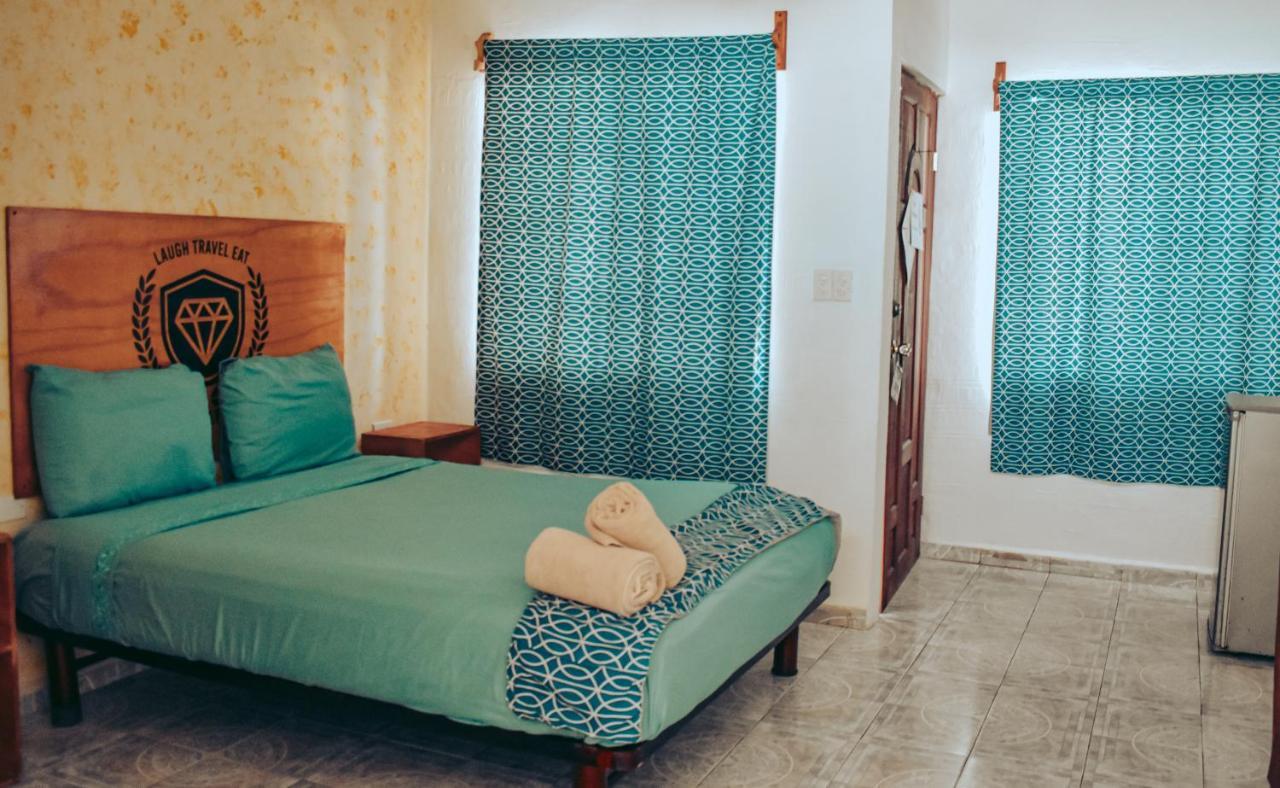 Les Trois Singes - Friendly Hostel Исла Мухерес Екстериор снимка