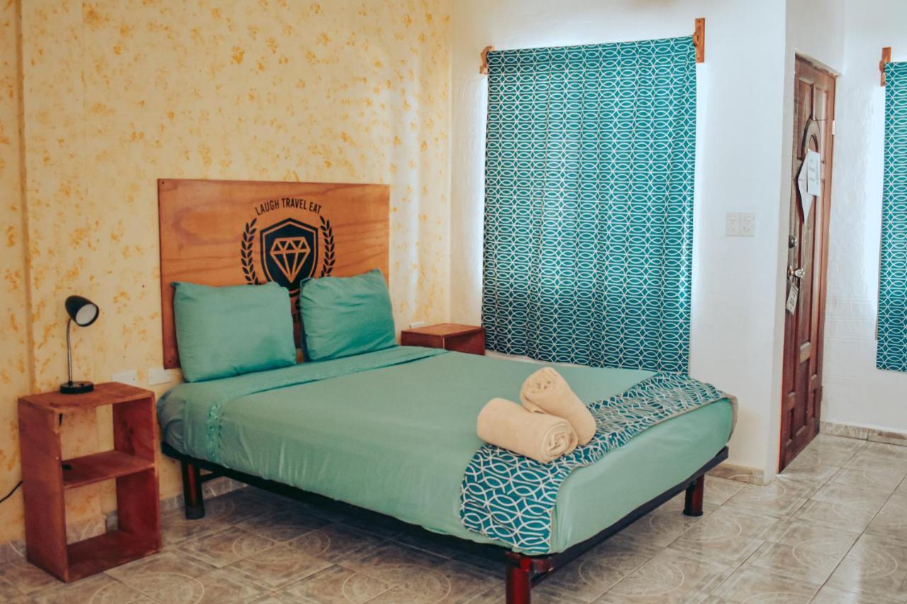 Les Trois Singes - Friendly Hostel Исла Мухерес Екстериор снимка