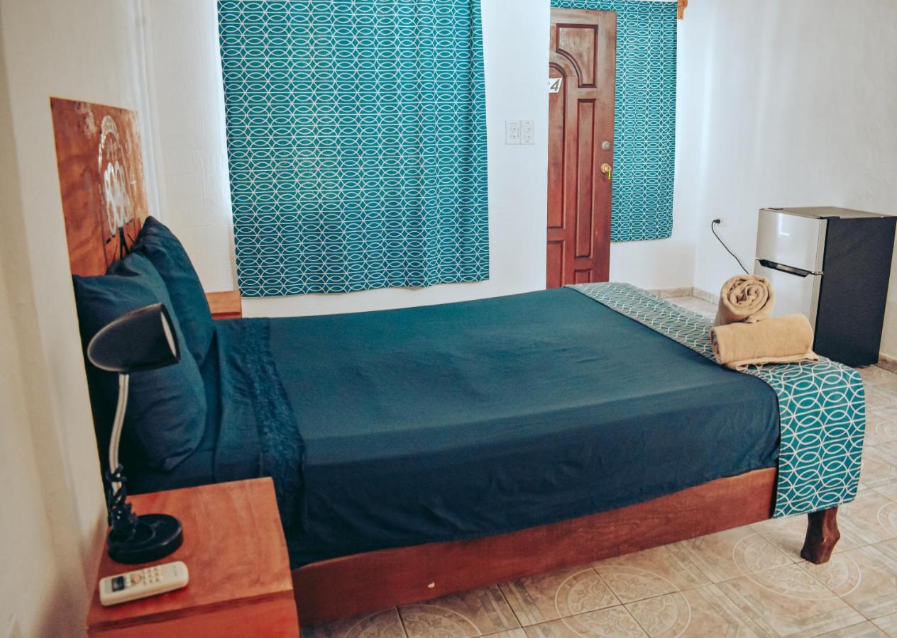 Les Trois Singes - Friendly Hostel Исла Мухерес Екстериор снимка