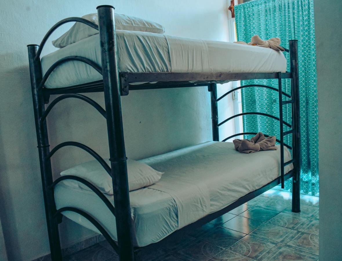 Les Trois Singes - Friendly Hostel Исла Мухерес Екстериор снимка
